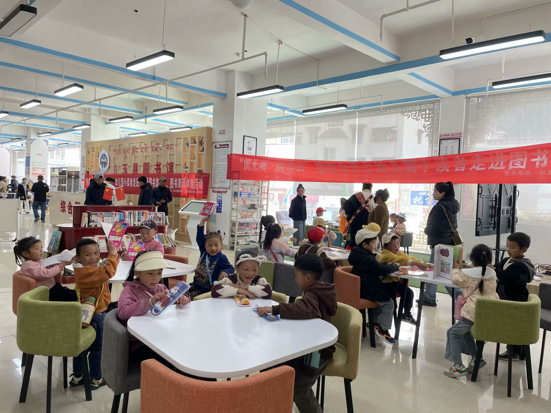 捐資208萬余元，改造提升白玉縣圖書館、文化館